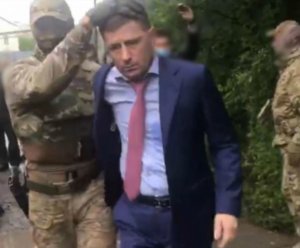 Kremlin xoşuna gəlməyən qubernatoru sifarişli qətllərə görə qandalladılar